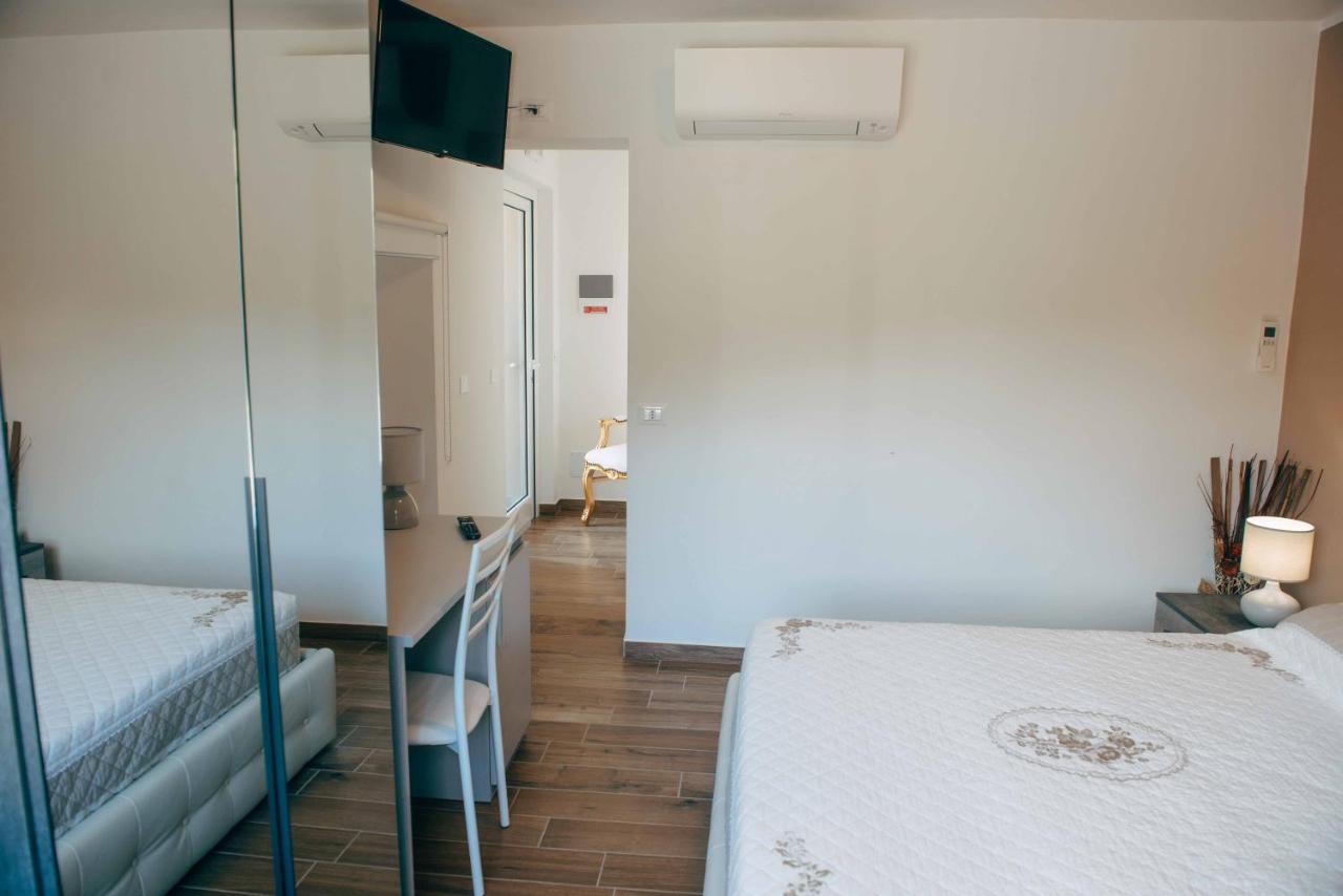 Affitta Camere La Fenice Di Folli Lorella Puegnago Ngoại thất bức ảnh