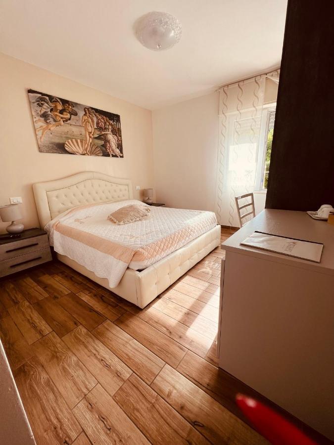 Affitta Camere La Fenice Di Folli Lorella Puegnago Ngoại thất bức ảnh